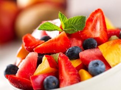 Menu Natal : Segarnya Salad Buah dan Uniknya Brownies Abon Untuk Suguhan Tamu