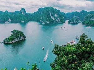 Cantiknya Raja Ampat dari Vietnam Cantiknya Raja Ampat dari Vietnam
