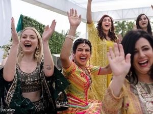 Yuk, Intip Isi Goodie Bag Nikahan Nick Jonas-Priyanka Chopra! Yuk, Intip Isi Goodie Bag Nikahan Nick Jonas-Priyanka Chopra!