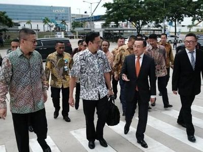 Thomas Lembong Sambangi Pabrik YoyiC di Cikarang