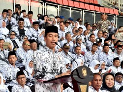 PGRI Minta Jokowi Buat Aturan Khusus untuk Honorer-Penjaga Sekolah