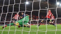 MU menyamakan skor menjadi 2-2 pada menit ke-39 lewat back hell Ander Herrera . The Red Devils menutup babak pertama dengan skor imbang 2-2. (Foto: Mike Hewitt/Getty Images)