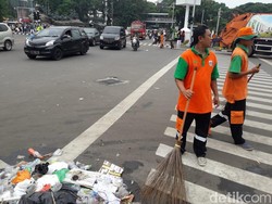 Pasukan Oranye Beraksi, Singkirkan Sampah Usai Reuni 212
