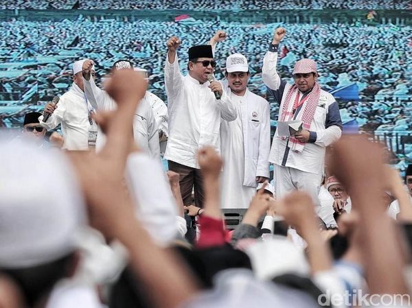 Potret Prabowo dan Anies di Panggung Reuni 212