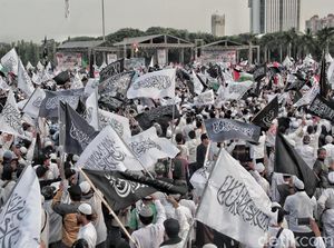 Ustaz Haikal Hassan: Banyak Bendera Tauhid Nih, Ada yang Berani Bakar? Ustaz Haikal Hassan: Banyak Bendera Tauhid Nih, Ada yang Berani Bakar?