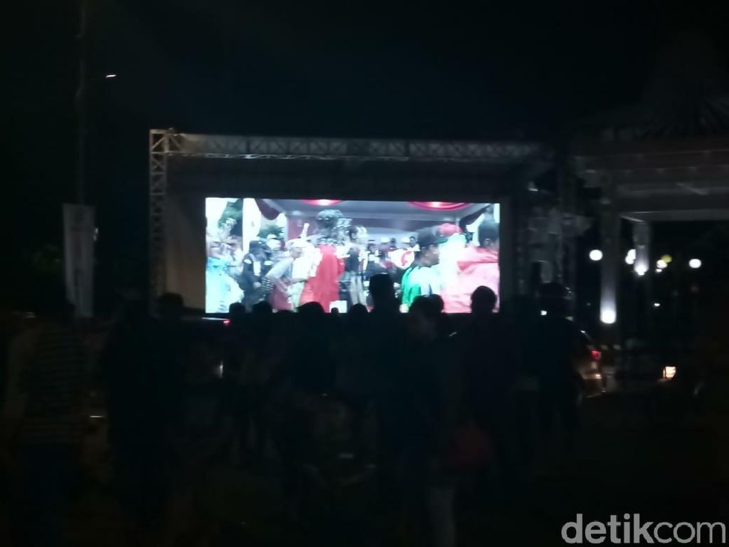 Puluhan Ribu Peserta Gerak Jalan MojoSuro Taklukkan Jalanan 56 Km Puluhan Ribu Peserta Gerak Jalan MojoSuro Taklukkan Jalanan 56 Km