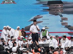 Alasan Anies Kenakan Baju Dinas Saat Hadir di Reuni 212