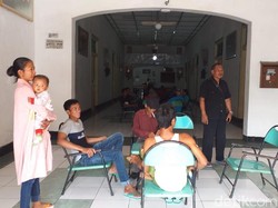 Ratusan Penumpang Selamat KM Gerbang Samudra I Ditampung di Hotel