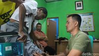 Antrean Pasien Menunggu Disetrum Terapi Listrik Kapten Tatang