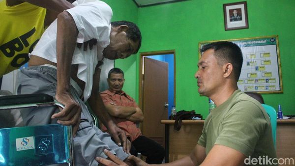 Antrean Pasien Menunggu Disetrum Terapi Listrik Kapten Tatang