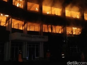 Gedung Fakultas Ilmu Pendidikan Undar Jombang Terbakar Gedung Fakultas Ilmu Pendidikan Undar Jombang Terbakar