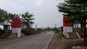 Foto: Gerbang Wisata Anyer vs Cilegon, Beda Banget!