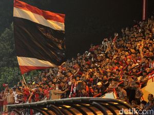 Seorang Pria di Stadion dengan Tiket Palsu Laga PSM Vs PSMS Ditangkap Seorang Pria di Stadion dengan Tiket Palsu Laga PSM Vs PSMS Ditangkap