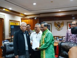 Mahfud Md dan Bagir Manan Sambangi KPU Bahas Pencalonan OSO