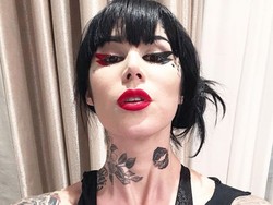 Kat Von D Stop Bisnis Makeup, Ini Alasannya