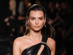 Liquid Hair, Tren Rambut Berkilau yang Viral di Internet