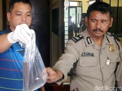 Penampakan Pisau yang Dipakai Suami Lansia Bacok Istri