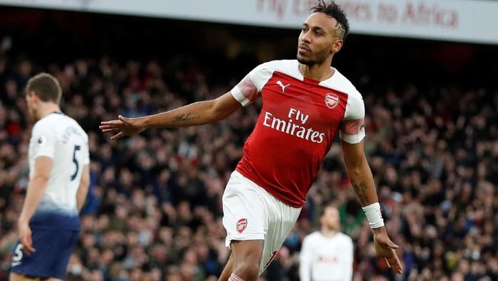 Pierre-Emerick Aubameyang mengakumi dua Liverpool. (Foto: Matthew Childs/Action Images via Reuters)