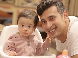 Potret Kedekatan Ali Syakieb dan Keponakan, Sweet Banget Potret Kedekatan Ali Syakieb dan Keponakan, Sweet Banget