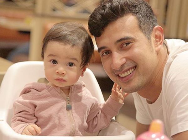 Potret Kedekatan Ali Syakieb dan Keponakan, Sweet Banget