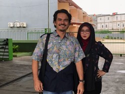 Teddy Syah Minta Tak Ada Kerumunan di Pemakaman Rina Gunawan