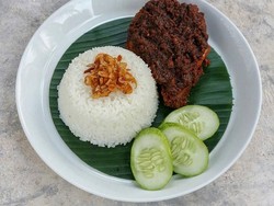 Pedas Berempah Nasi Bebek Madura yang Mantap Mengenyangkan
