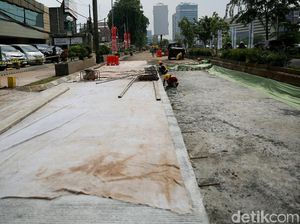 Rusak Akibat Proyek Becakayu, Jl KH Noer Ali di Bekasi Diperbaiki