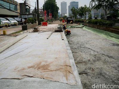 Rusak Akibat Proyek Becakayu, Jl KH Noer Ali di Bekasi Diperbaiki