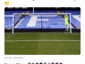 Meme Derby Merseyside: Blunder Pickford, Lari Heboh Klopp