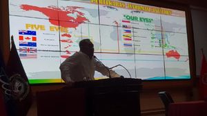 Menhan Beri Kuliah Umum Mahasiswa Universitas Pertahanan
