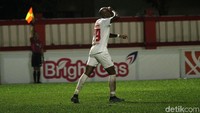 PSM sempat membobol gawang Bhayangkara FC di menit ke-66. Tembakan keras Zulham Zamrun dari luar kotak penalti ditepis Wahyu Tri dan bola liar disambar Sandro, namun gol dianulir setelah si pemain lebih dulu dalam posisi offside.
