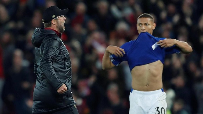 Soccer Football - Premier League - Liverpool v Everton - Anfield, Liverpool, Britain - December 2, 2018  Liverpool manager Juergen Klopp runs onto the pitch celebrating their first goal scored by Liverpools Divock Origi (not pictured) as Evertons Richarlison looks dejected   Action Images via Reuters/Lee Smith  EDITORIAL USE ONLY. No use with unauthorized audio, video, data, fixture lists, club/league logos or 
