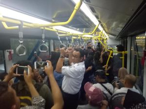 Apa Kabar Rencana Anies Bikin Transportasi Umum Makin Dekat Rumah?