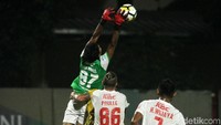 Di pekan terakhir PSM bakal menjamu PSMS Medan dan Persija menjamu Mitra Kukar. PSM harus menang dan berharap Persija tersandung jika ingin menang.