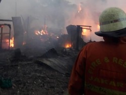 Rumah di Jakbar Terbakar Diduga Akibat Sambaran Petir