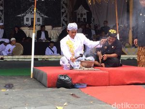 Foto: Sakralnya Tradisi Nyangku di Ciamis