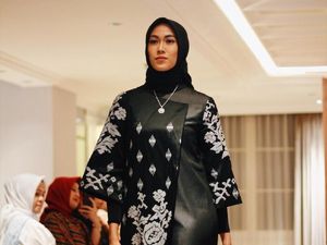 Desainer Kesayangan Krisdayanti Sulap Tenun Makassar Jadi Ringan Dipakai Desainer Kesayangan Krisdayanti Sulap Tenun Makassar Jadi Ringan Dipakai