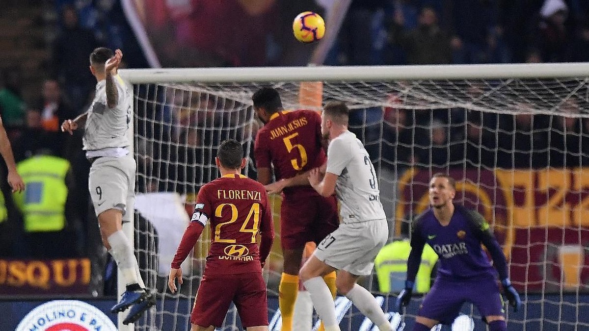 Laga AS Roma vs Inter Milan berakhir seimbang 2-2. (Foto: Alberto Lingria/Reuters)