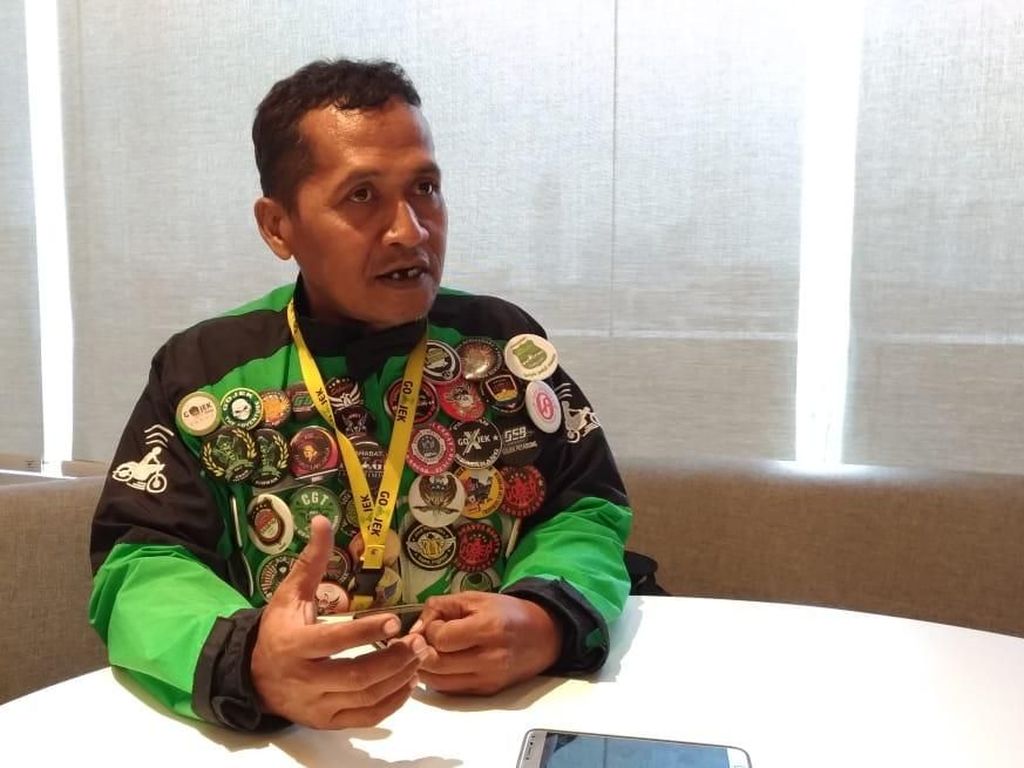 Cerita Driver Go-Jek Bekasi Tempuh 1.400 Km Jadi Relawan di Lombok Cerita Driver Go-Jek Bekasi Tempuh 1.400 Km Jadi Relawan di Lombok