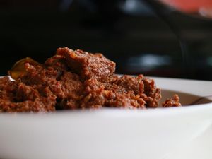 Viral Video Ibu-ibu Rebutan Rendang di Kondangan, Ini Kejadian Sebenarnya