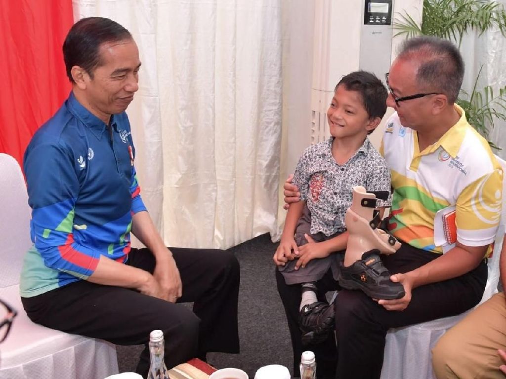 Cerita Haru di Balik Pertemuan Adul Bocah Difabel dan Jokowi