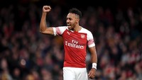 Pierre-Emerick Aubameyang bermain sangat oke saat Arsenal mengalahkan Tottenham Hotspur 4-2. Aubameyang bikin dua gol dan satu assist. (Foto: Shaun Botterill/Getty Images)