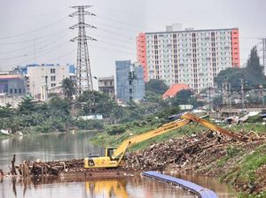 Bayang-bayang Normalisasi dalam Naturalisasi Sungai Jakarta