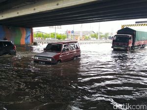 Pantura Demak-Semarang Terendam Banjir, Arus Lalin Macet Parah