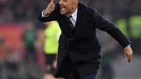 Meski mampu mencuri angka, sebuah insiden tidak menguntungkan diterima Inter. Pelatihnya, Luciano Spalletti, diusir wasit ke tribune penonton karena memprotes keputusan wasit. REUTERS/Alberto Lingria.