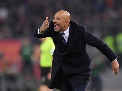 Meski mampu mencuri angka, sebuah insiden tidak menguntungkan diterima Inter. Pelatihnya, Luciano Spalletti, diusir wasit ke tribune penonton karena memprotes keputusan wasit. REUTERS/Alberto Lingria.
