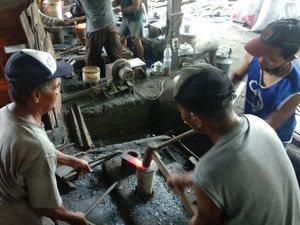 Dulu Jualan Keliling, Kini Pria Ini Bisnis Alat Pertanian Tradisional