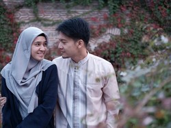 Doa Spesial Dhini Aminarti dan Dimas Seto Saat Umrah