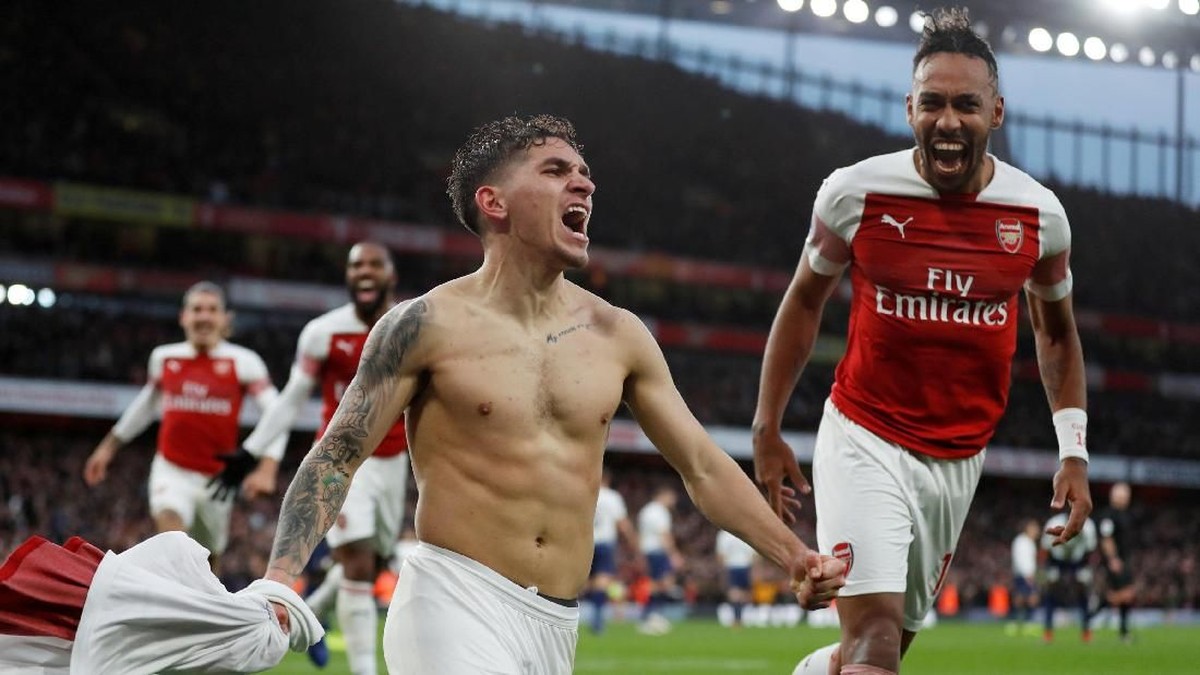 Pemain Arsenal merayakan kemenangan atas Tottenham Hotspur. (Foto: Matthew Childs/Reuters)