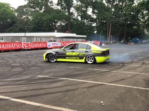 Aksi Mendebarkan Mobil Ngesot di Indonesia Automodified